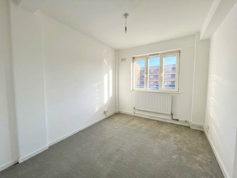 Flat Cambridge Road in Greater London