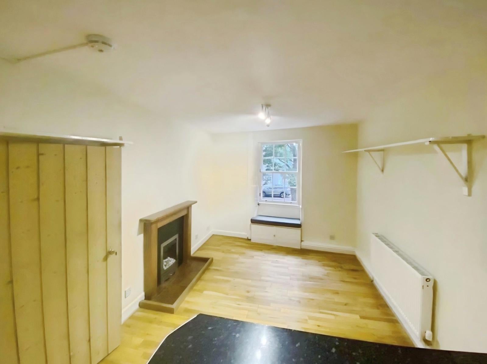 Flat Lawson Place in Dunbar