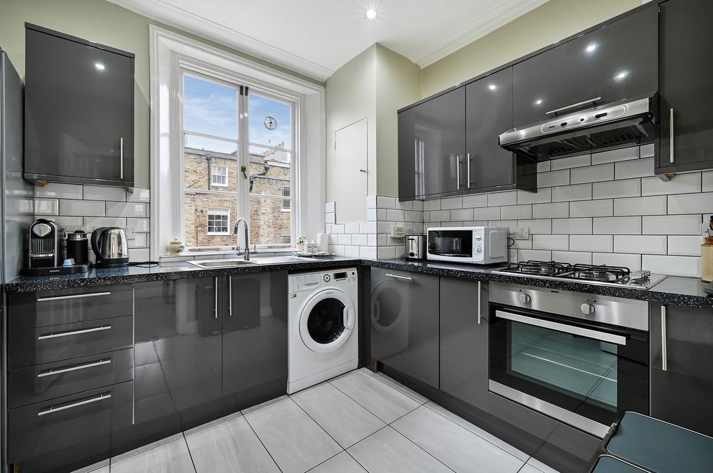 Flat Walpole Street in Greater London