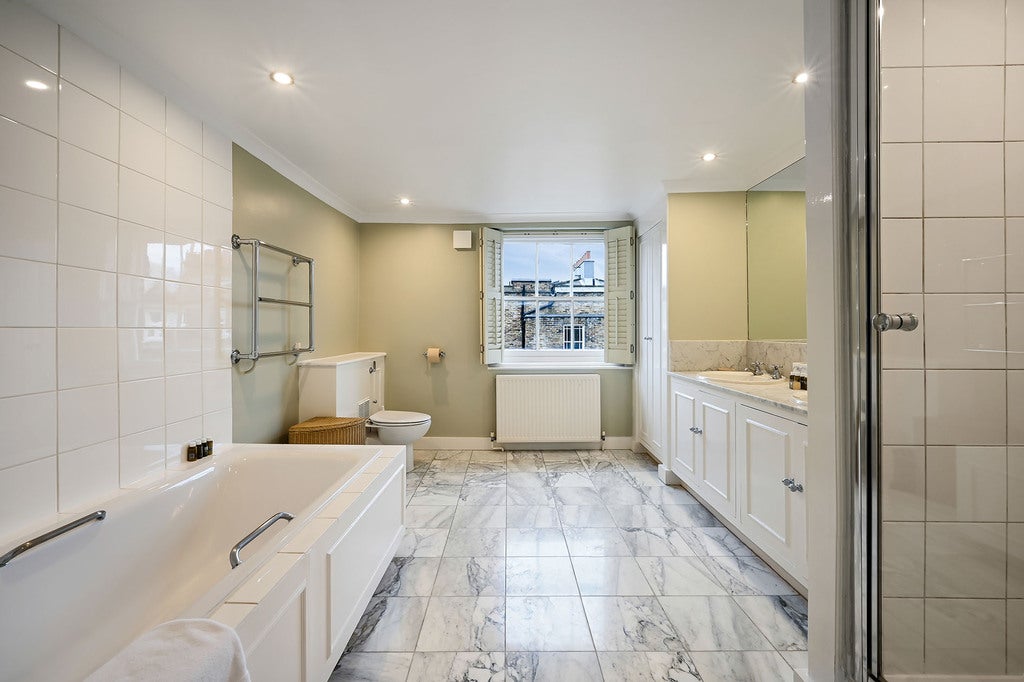 Flat Walpole Street in Greater London