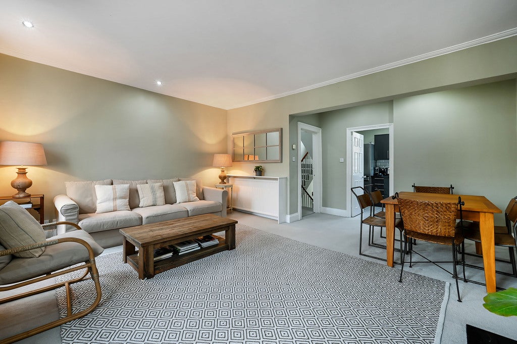 Flat Walpole Street in Greater London