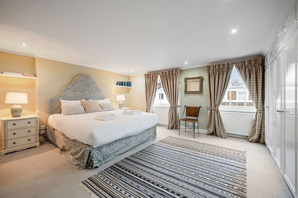Flat Walpole Street in Greater London
