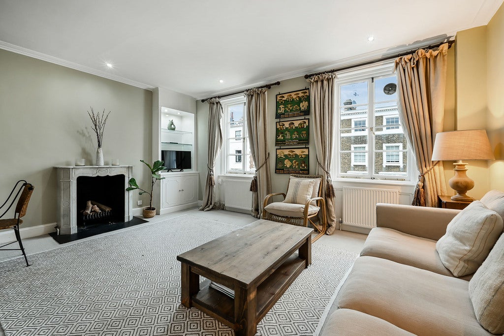 Flat Walpole Street in Greater London
