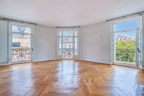 Flat Allée Guillaume-Thomas Raynal in Paris