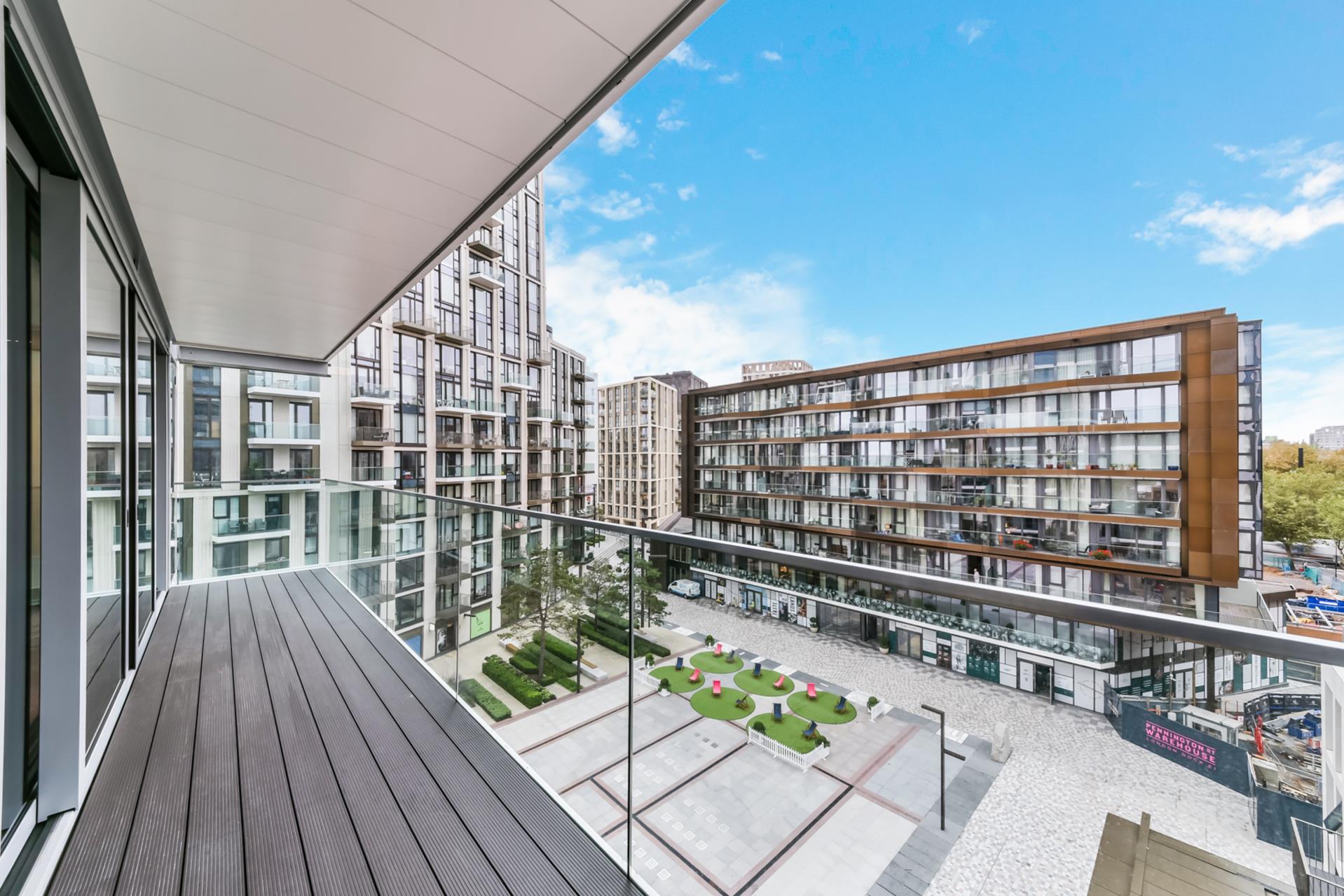 Flat Waterside Promenade in Greater London