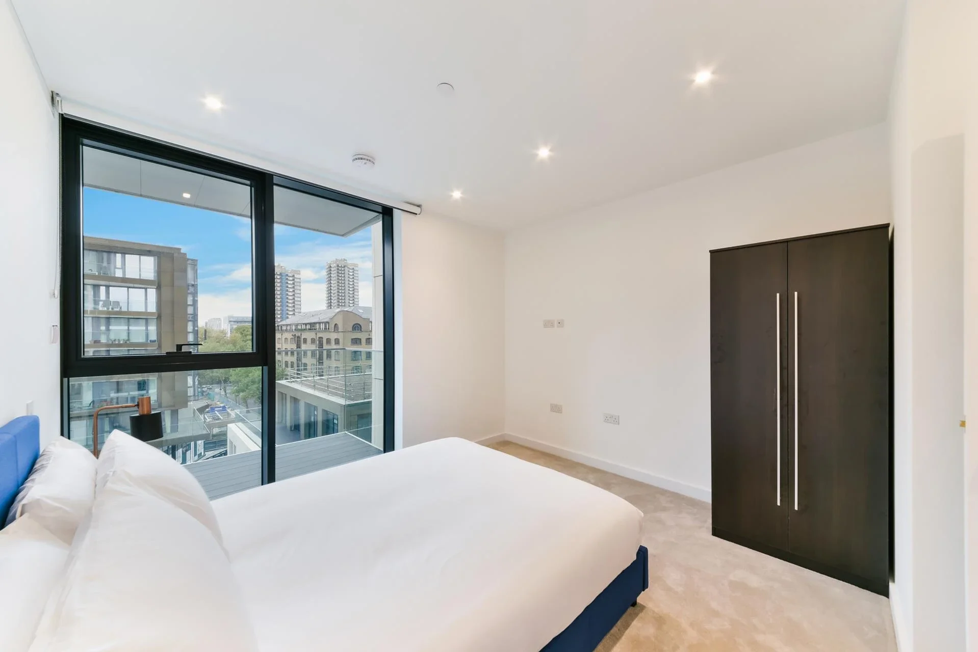 Flat Waterside Promenade in Greater London