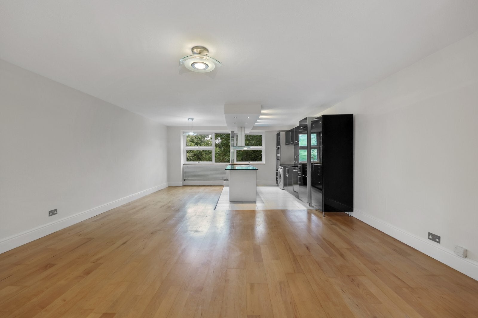 Flat Gloucester Avenue in Greater London