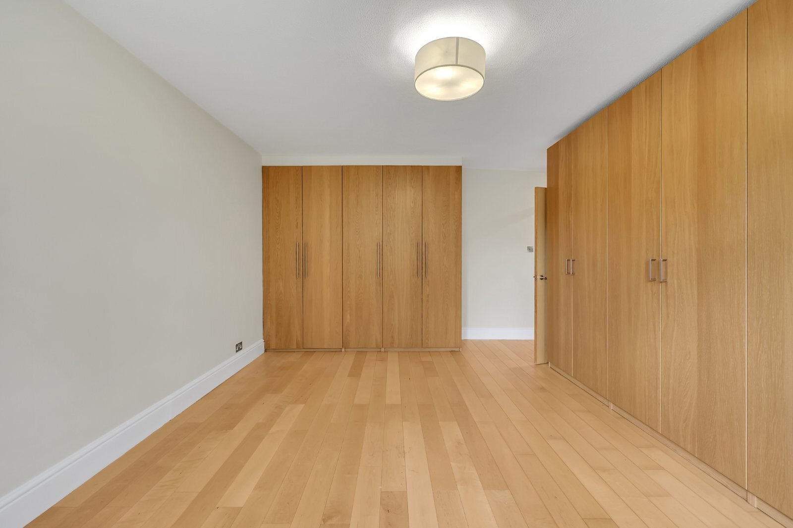 Flat Gloucester Avenue in Greater London