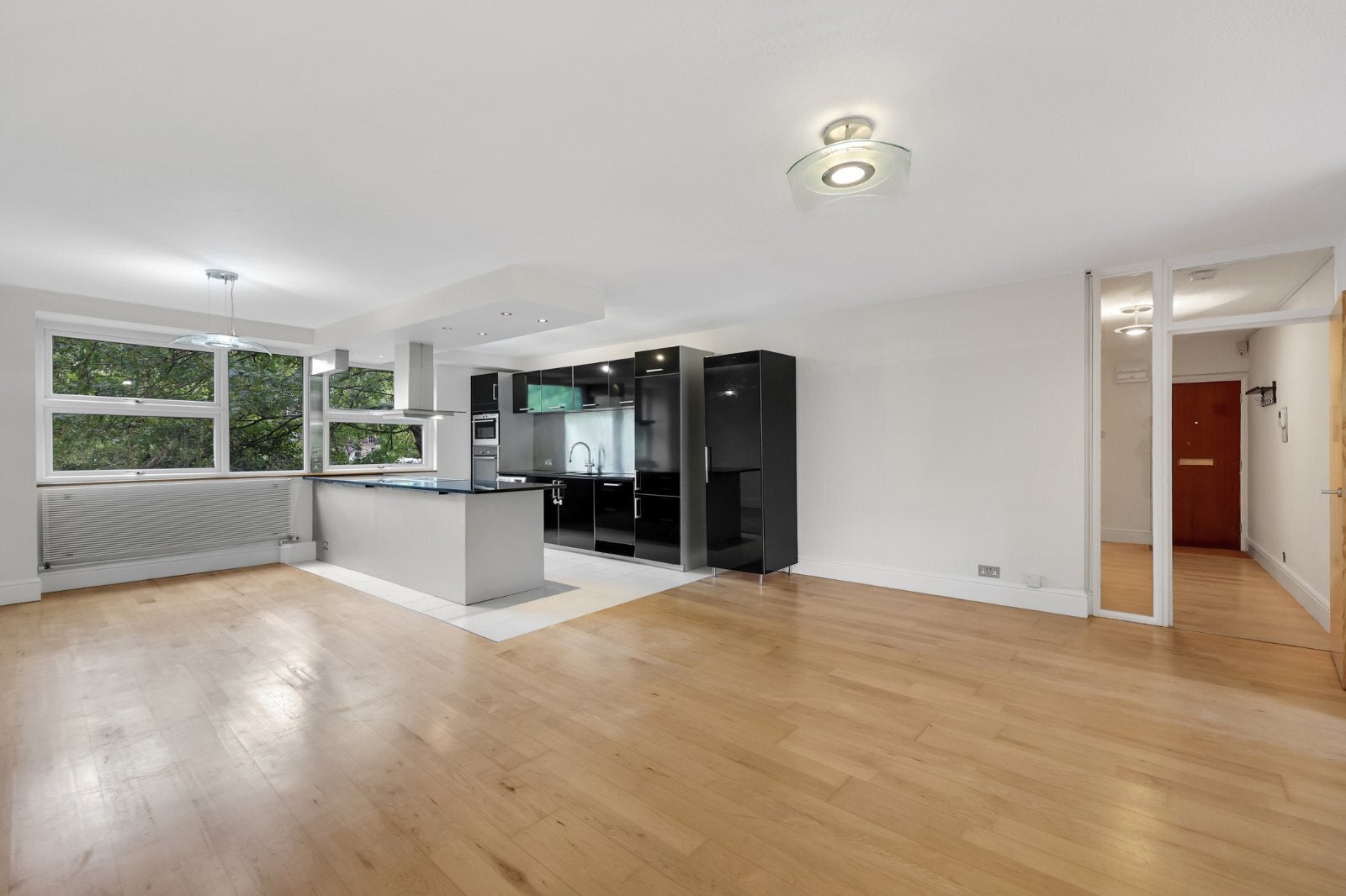Flat Gloucester Avenue in Greater London
