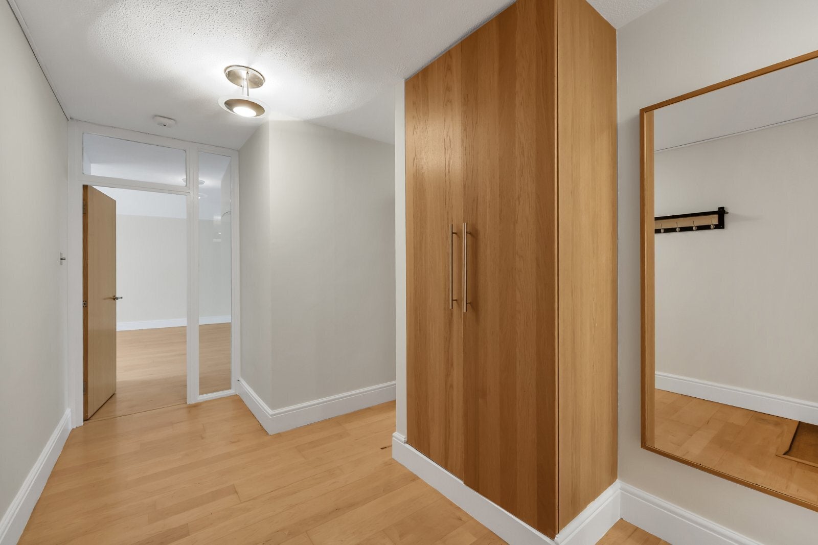 Flat Gloucester Avenue in Greater London