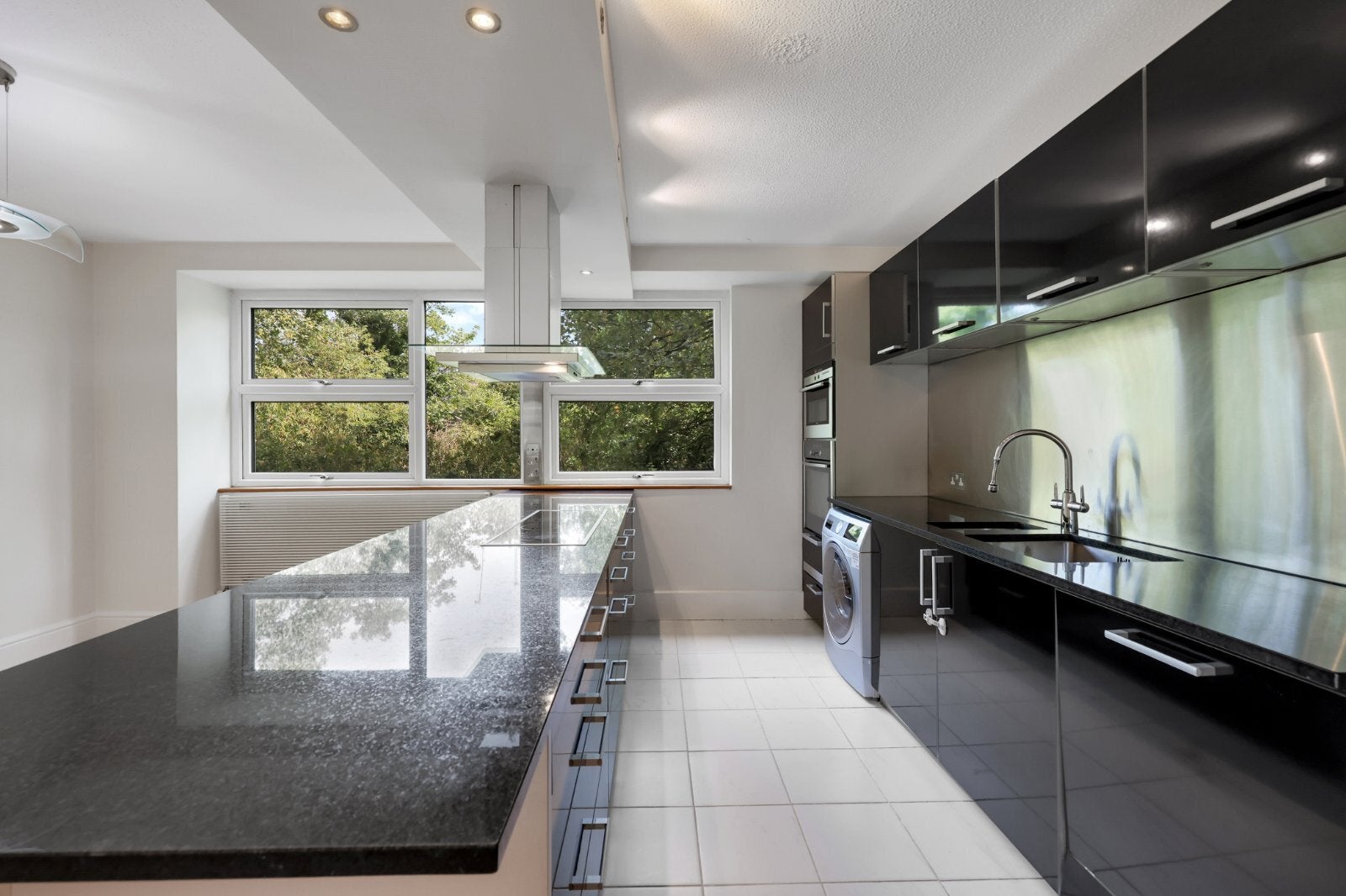 Flat Gloucester Avenue in Greater London