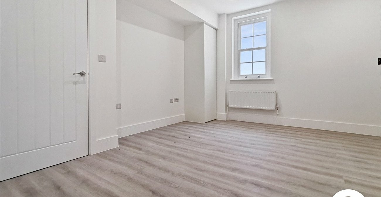 Flat Lowfield Street in Dartford