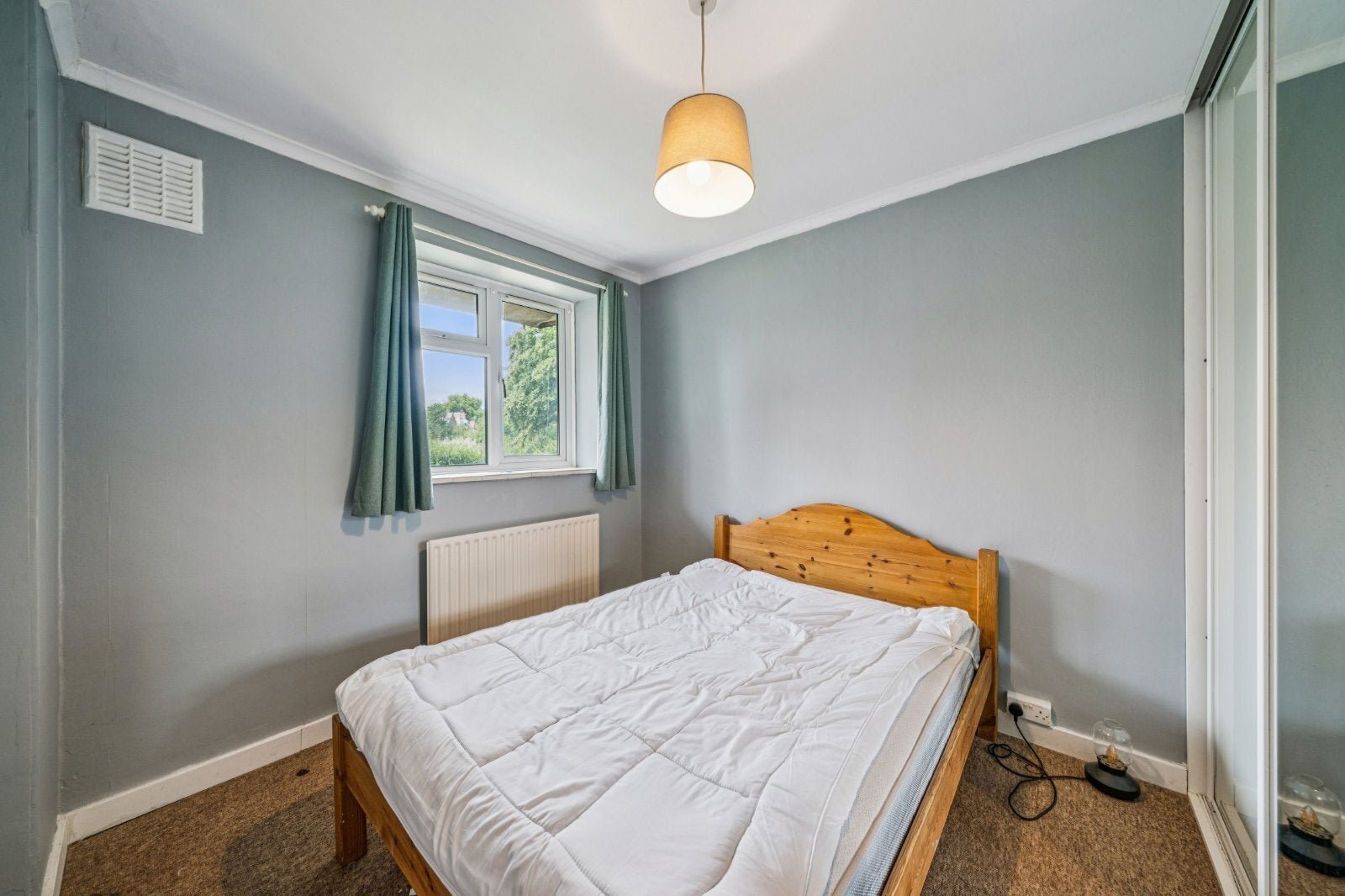 Flat Spencer Park in Greater London