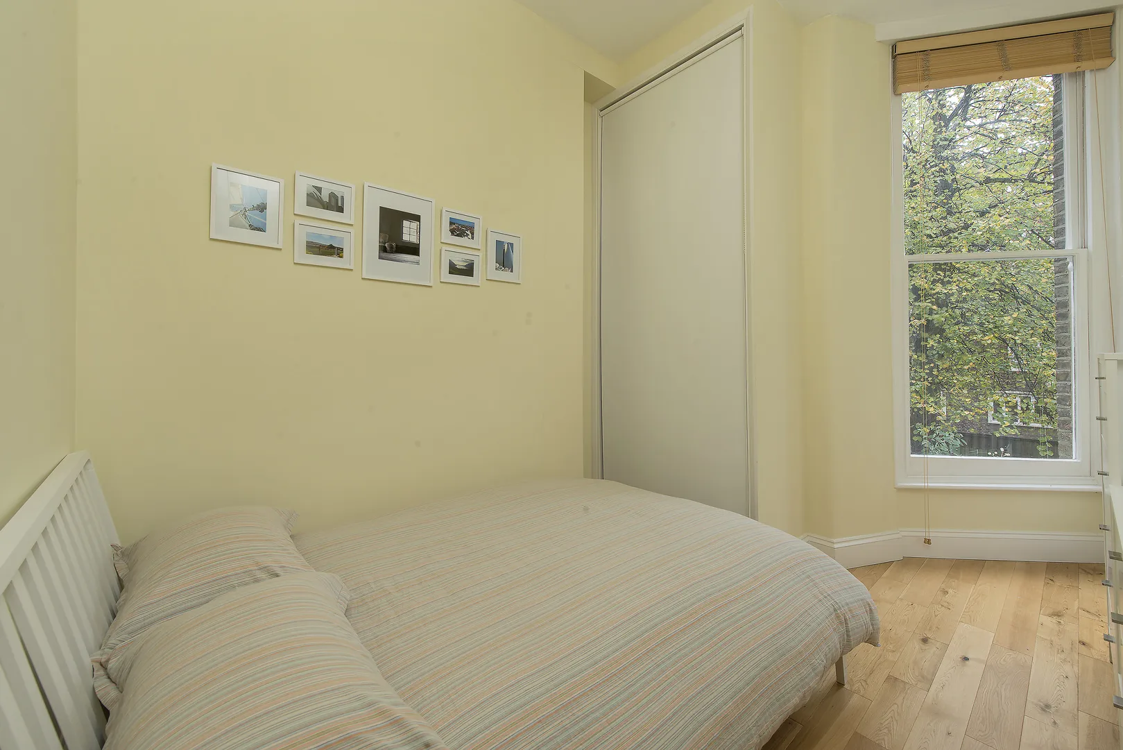 Flat Stradbroke Road in Greater London