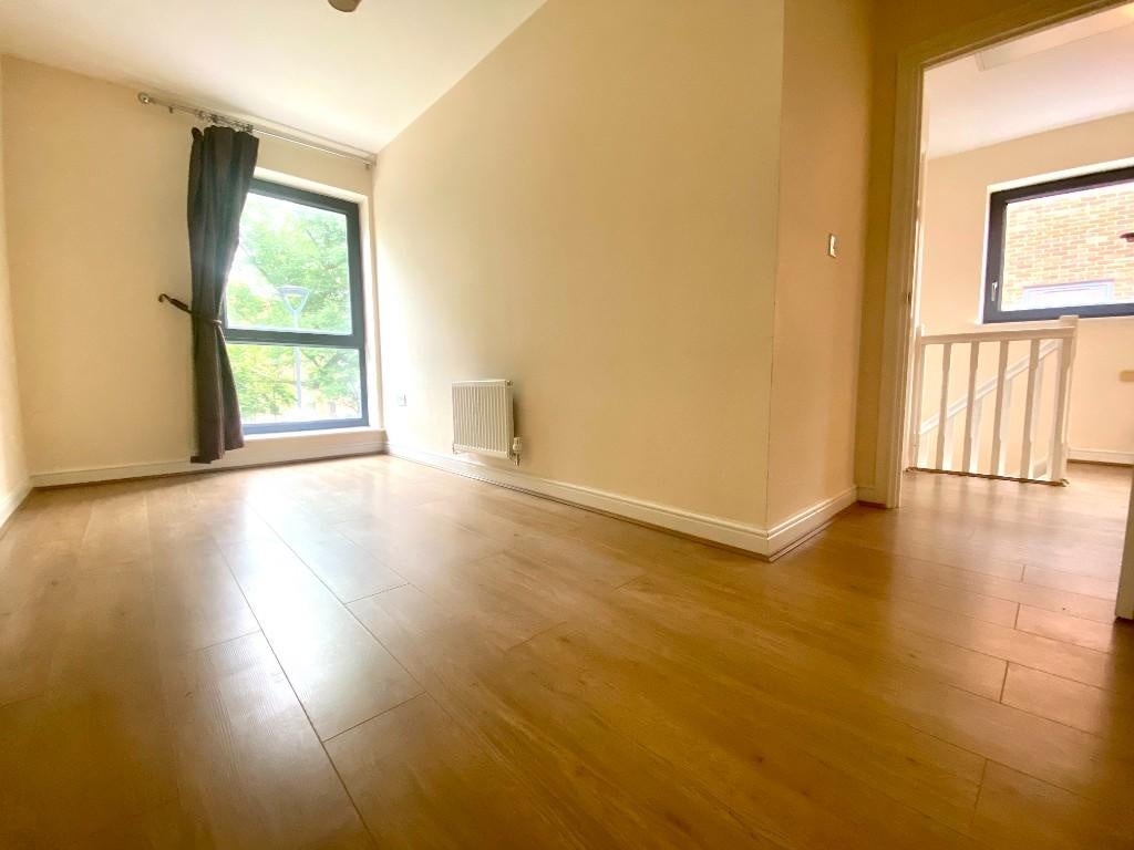 House Fowler Way in Greater London