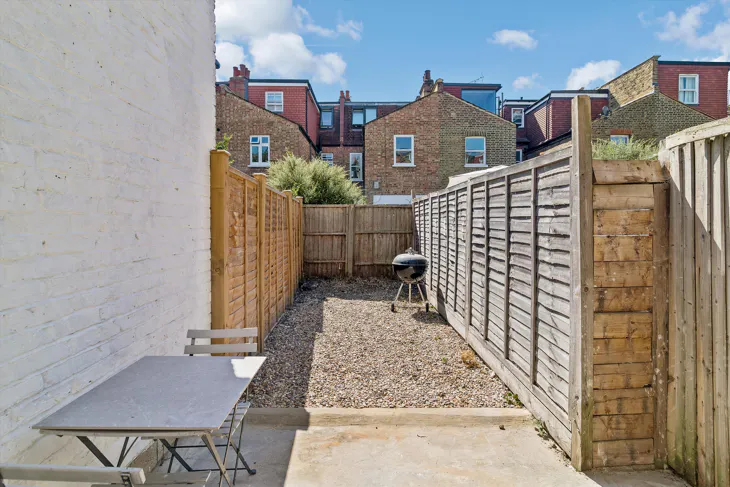 Flat Whellock Road in Greater London