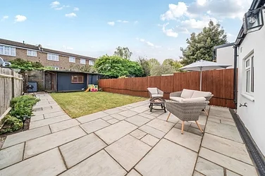 Flat Marius Road in Greater London