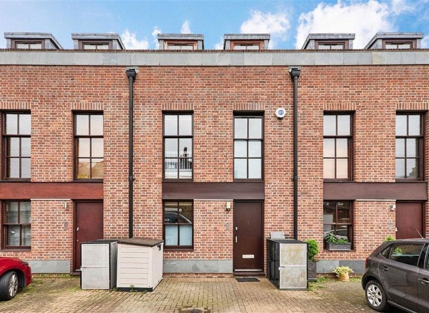 House Palfrey Place in Greater London