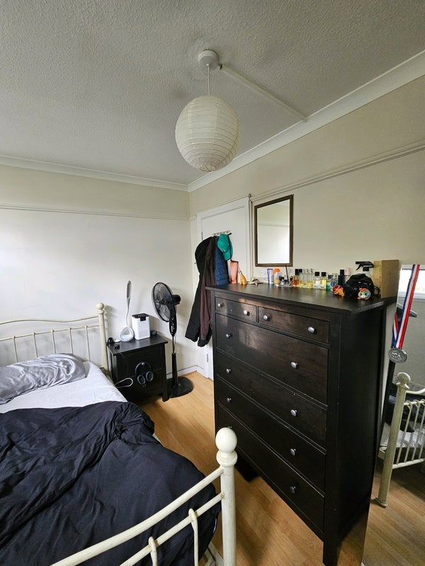 Room Fowler Close in Greater London