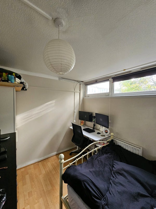 Room Fowler Close in Greater London