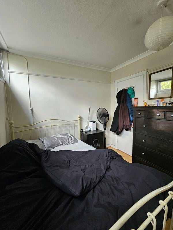 Room Fowler Close in Greater London