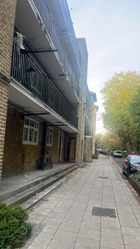 Room Quorn Road in Greater London