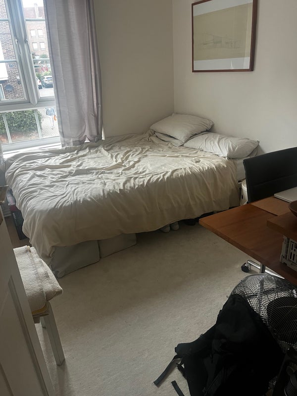 Room Quorn Road in Greater London
