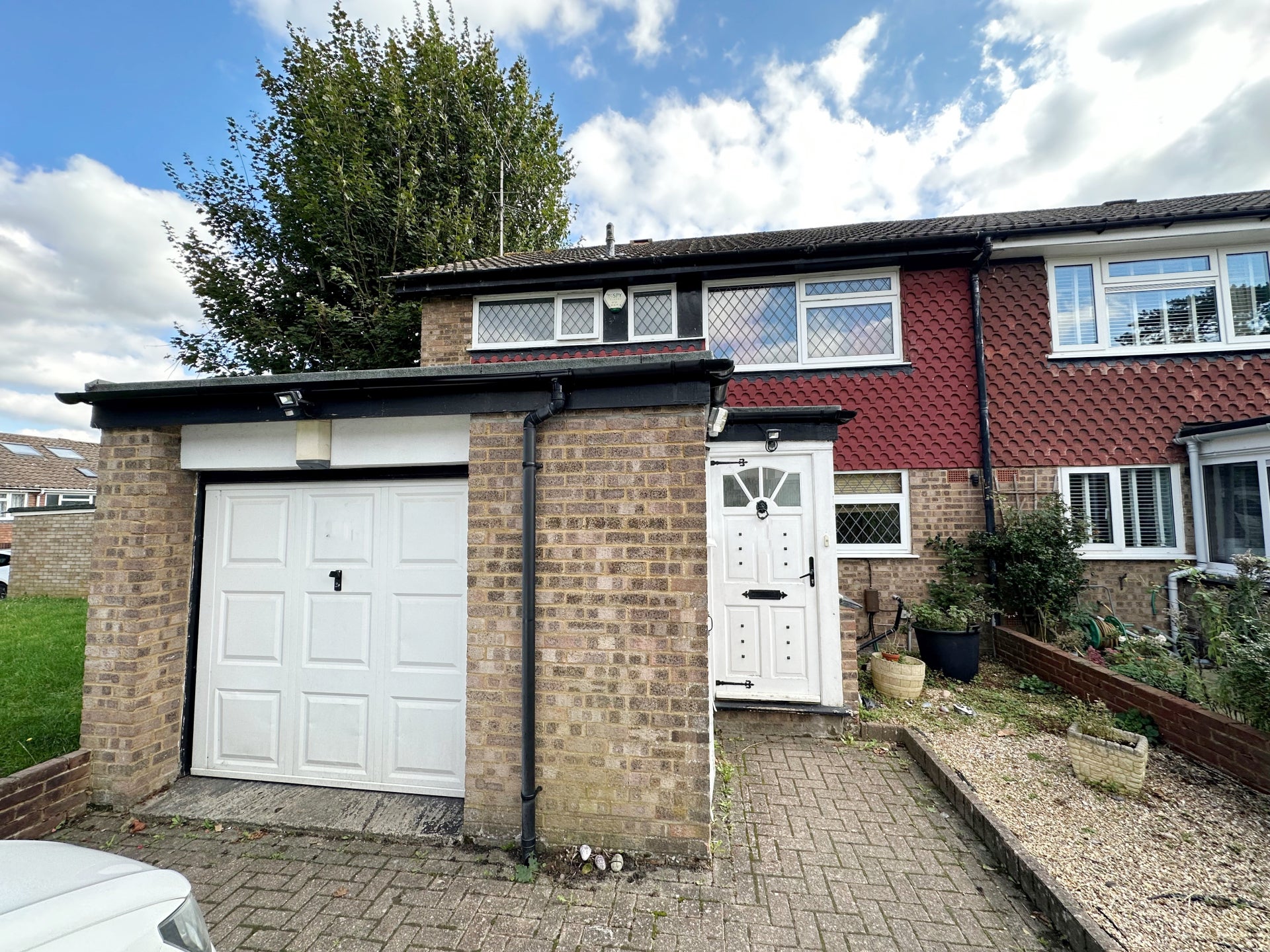 Flat Ryarsh Crescent in Greater London