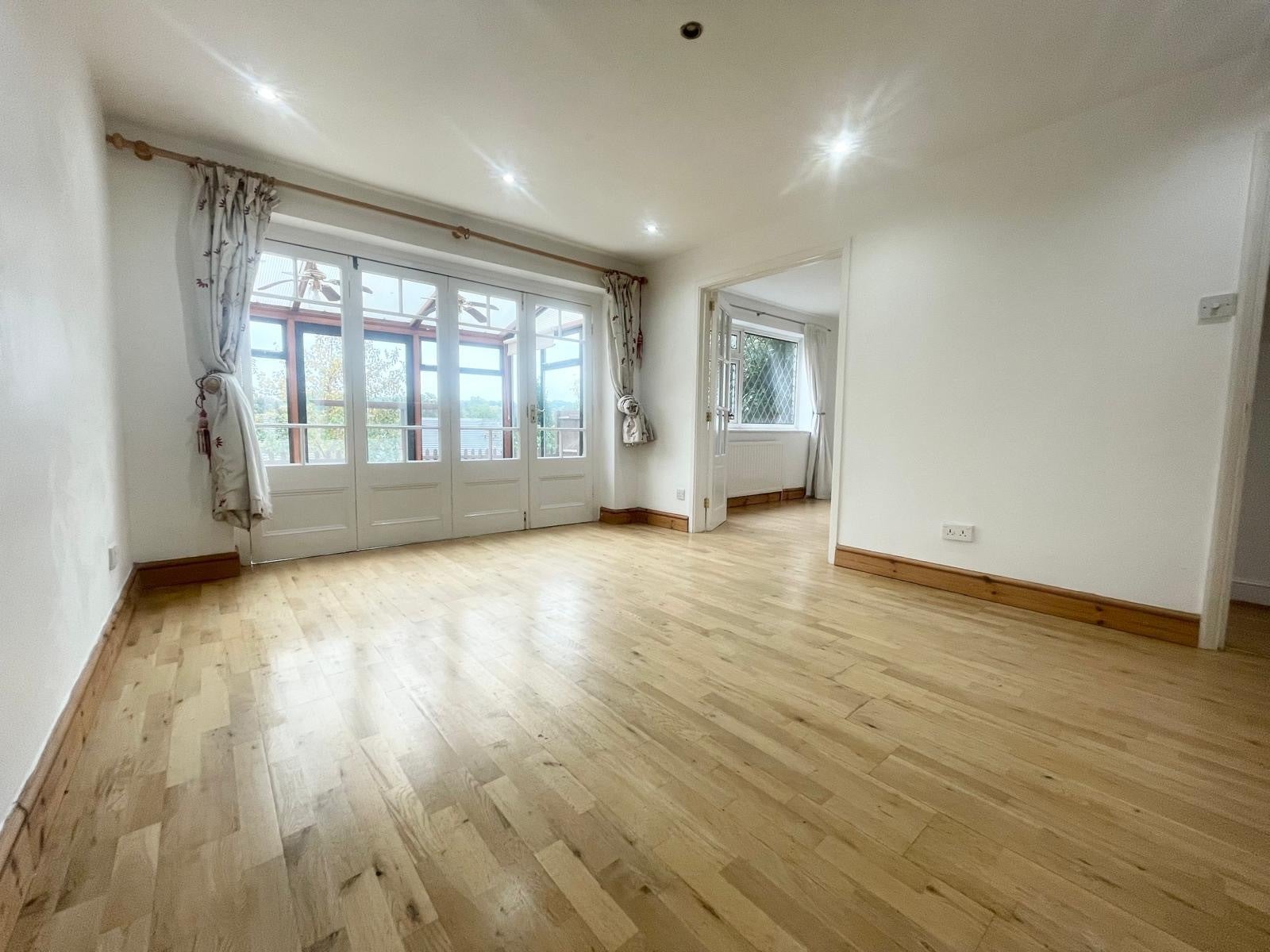 Flat Ryarsh Crescent in Greater London