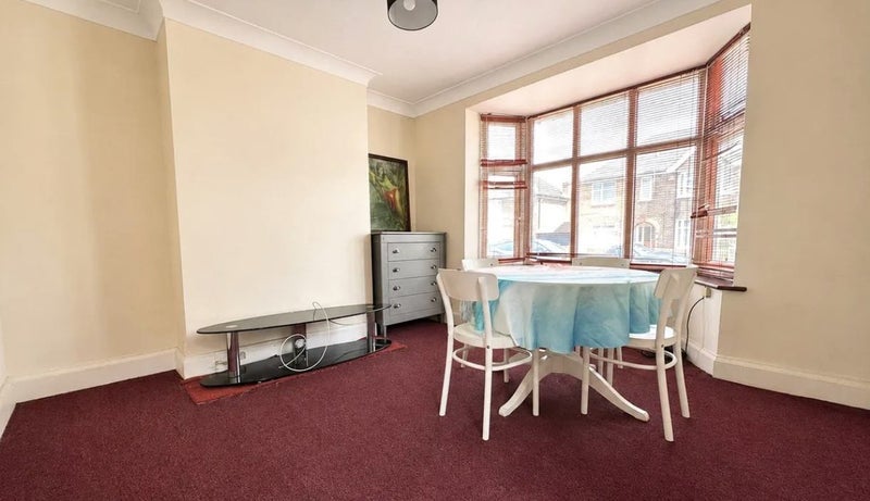 Room South Park Crescent in Greater London