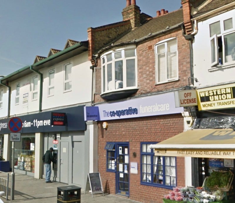Flat Longbridge Road in Greater London