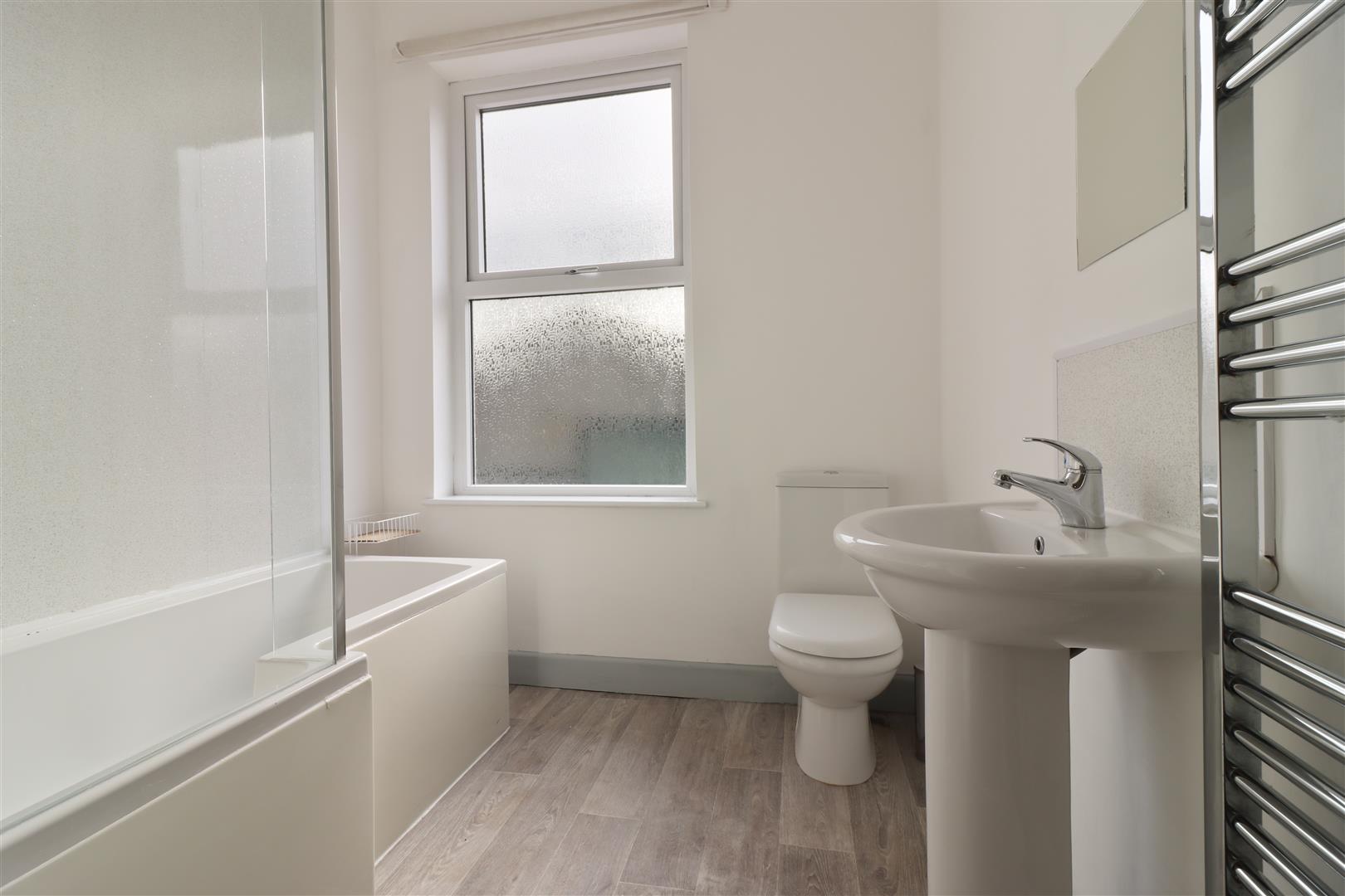 Room Sheffield Road in Chesterfield