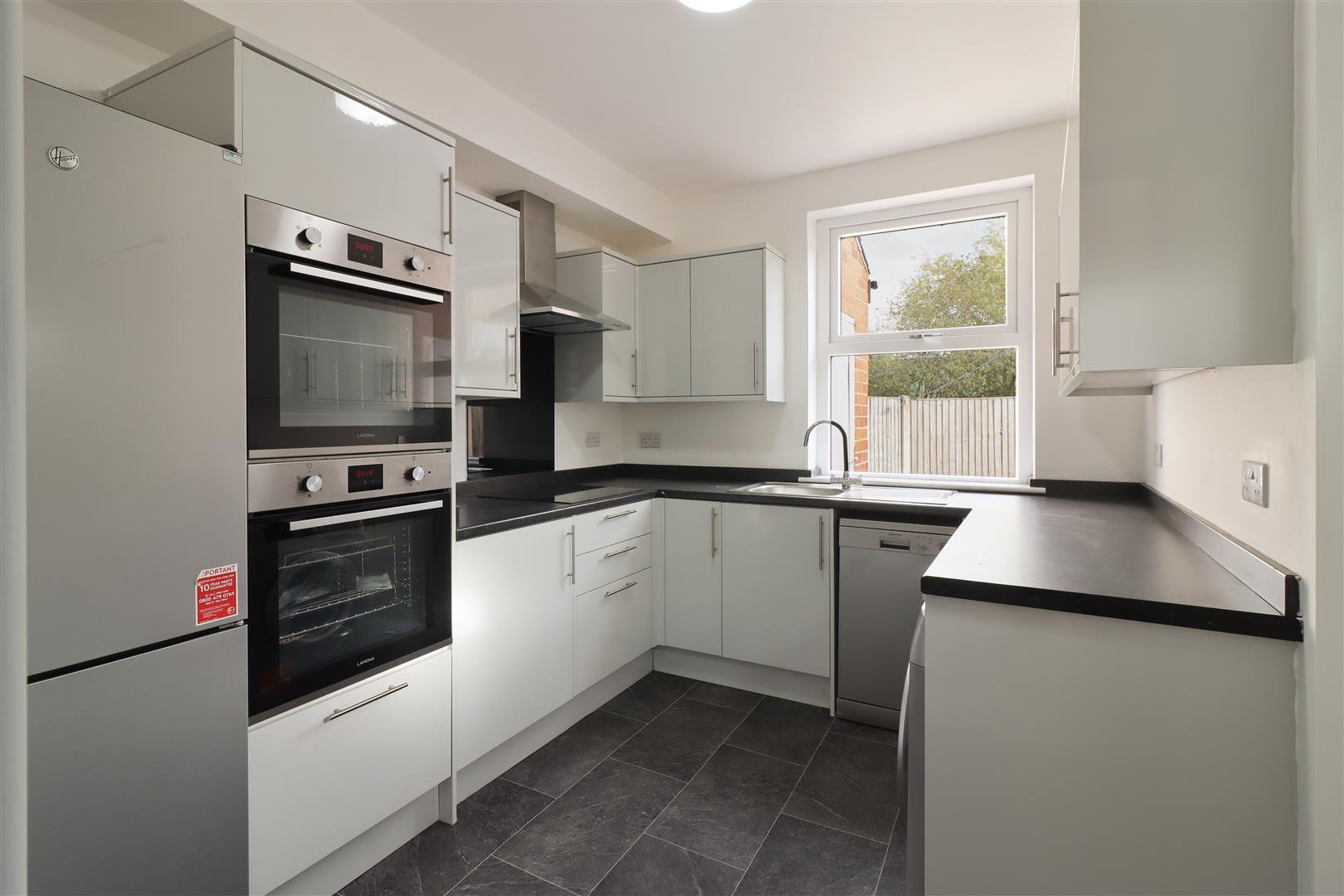Room Sheffield Road in Chesterfield