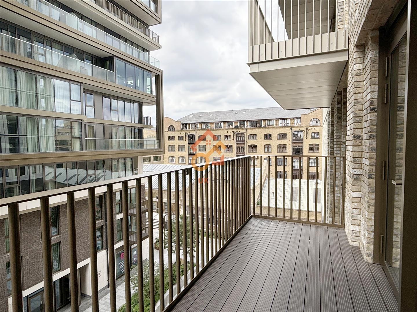 Flat Merino Gardens in Greater London
