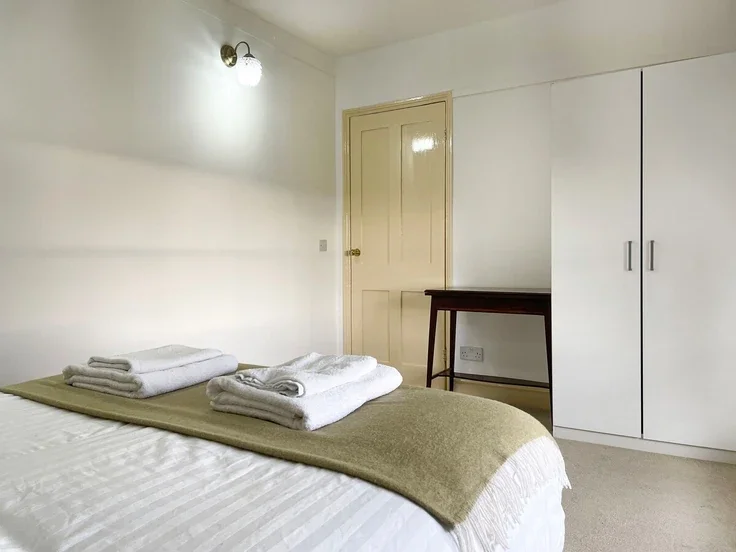 Flat Lonsdale Road in Greater London