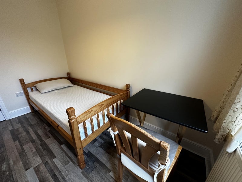 Room Jersey Road in Greater London