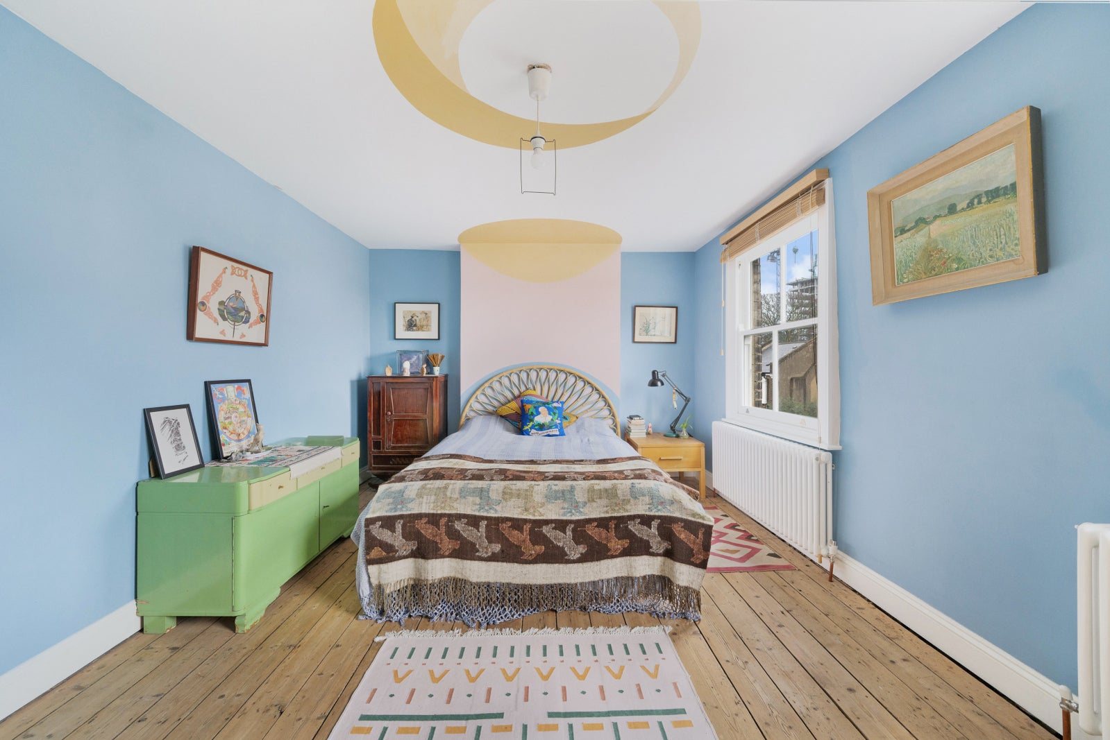 Flat Friary Road in Greater London