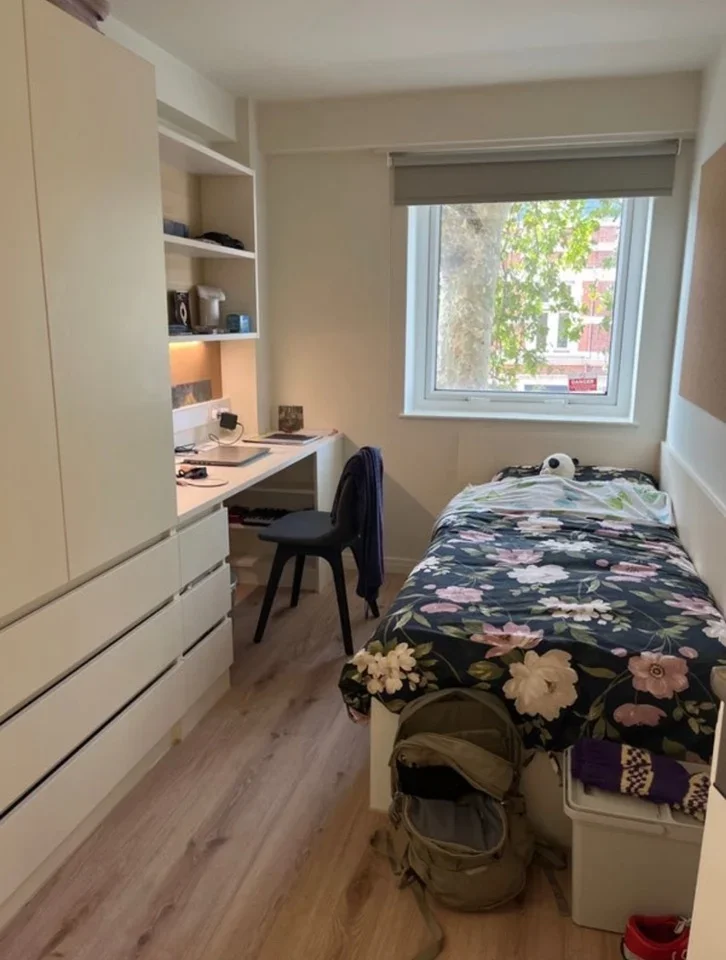 Room Holloway Road in Greater London