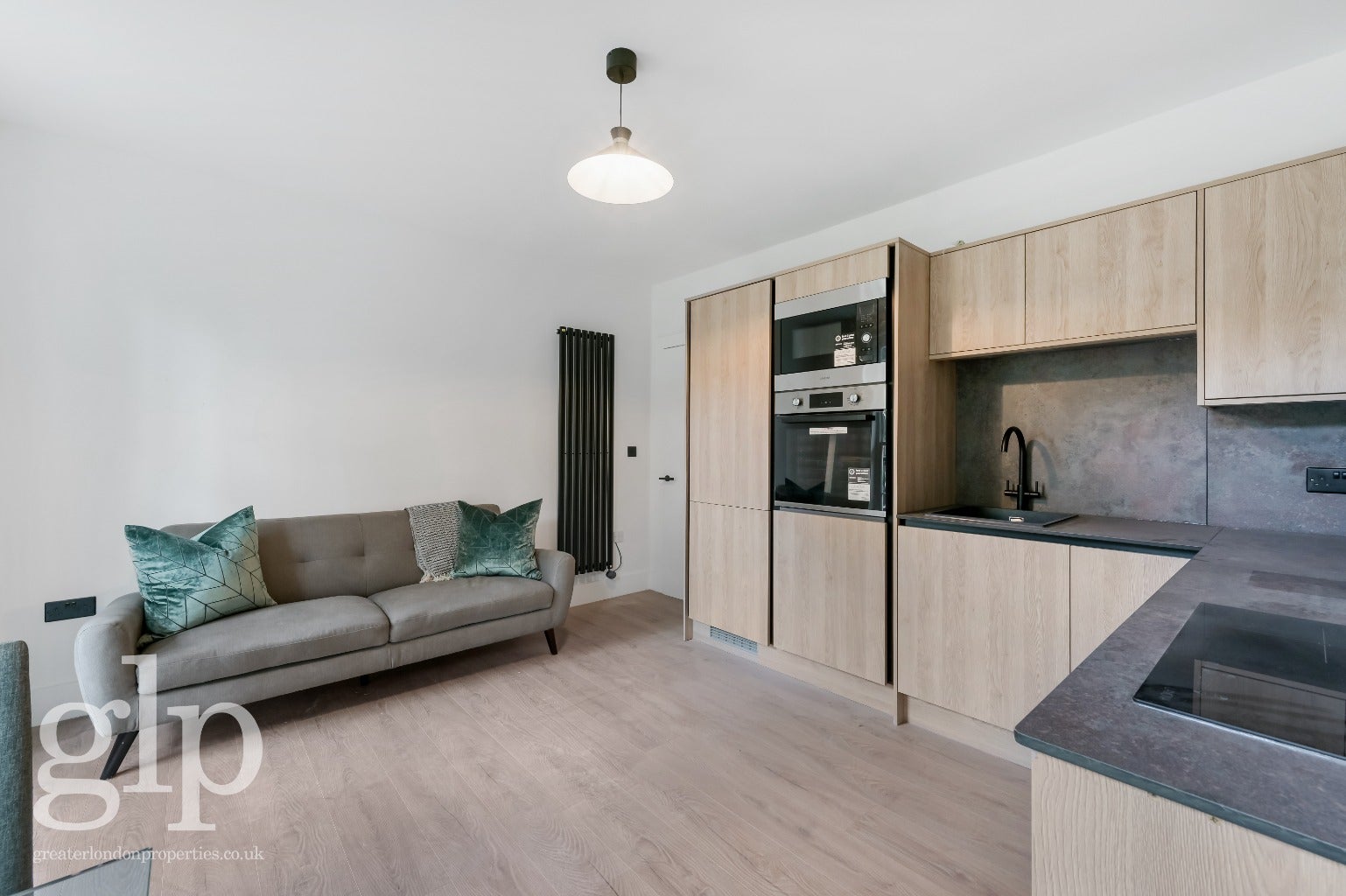 Flat Alleyn Court in City of Westminster