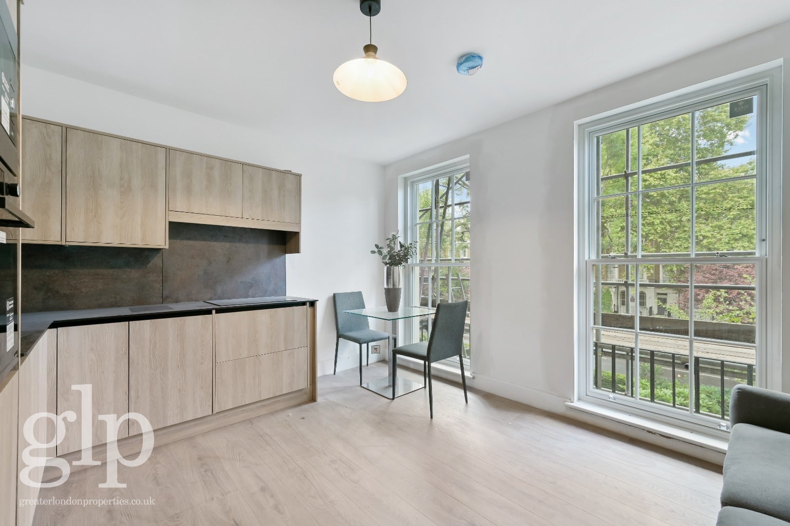 Flat Alleyn Court in City of Westminster