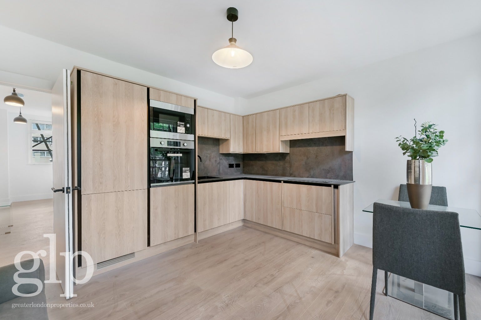 Flat Alleyn Court in City of Westminster