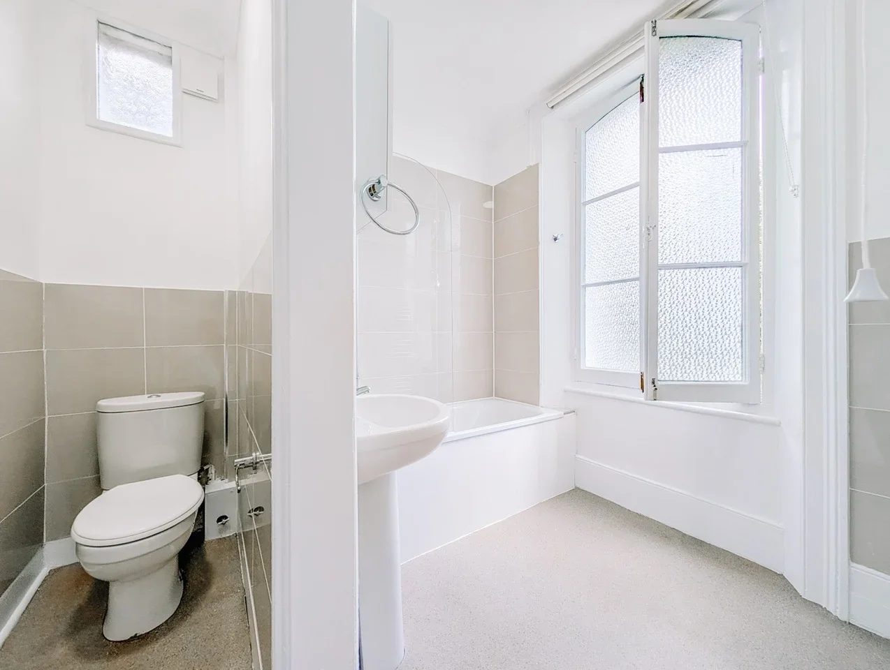 Flat Stratheden Road in Greater London