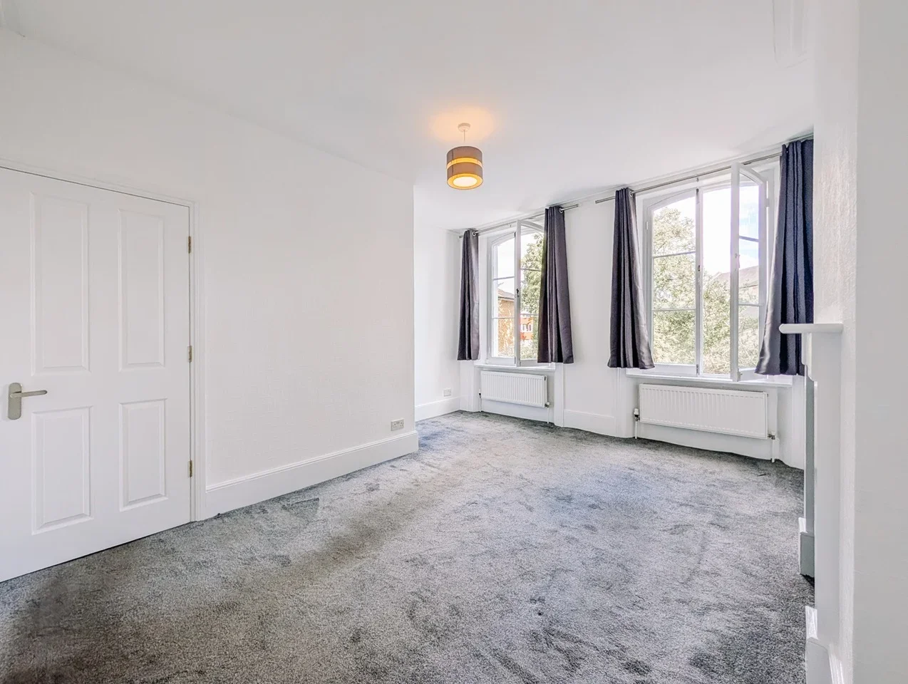 Flat Stratheden Road in Greater London