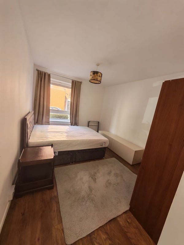 Room Ilminster Gardens in Greater London