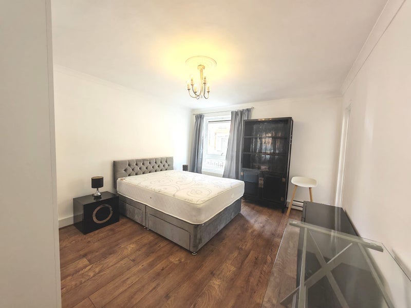 Room Ilminster Gardens in Greater London