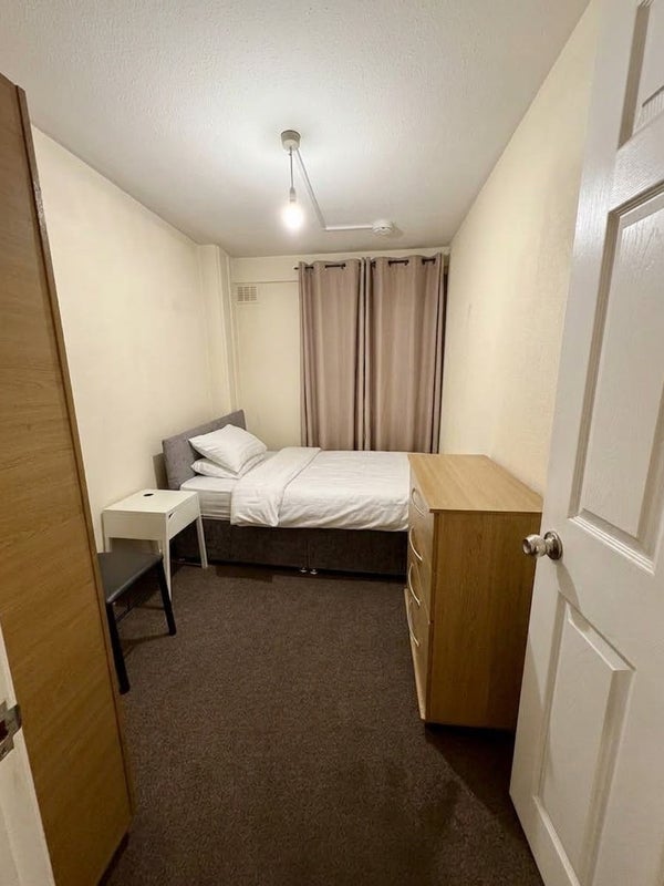 Room Southern Grove in Greater London