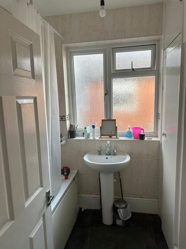 Room High Road in Nottingham