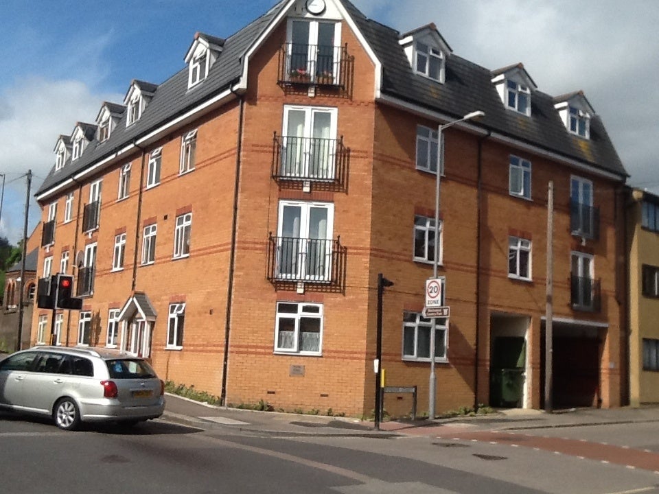 Flat Farley Hill in Luton