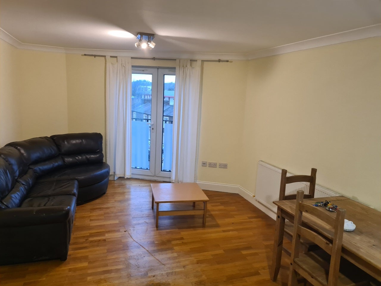 Flat Farley Hill in Luton