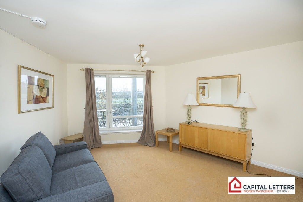 Flat Cask Crescent in Stirling